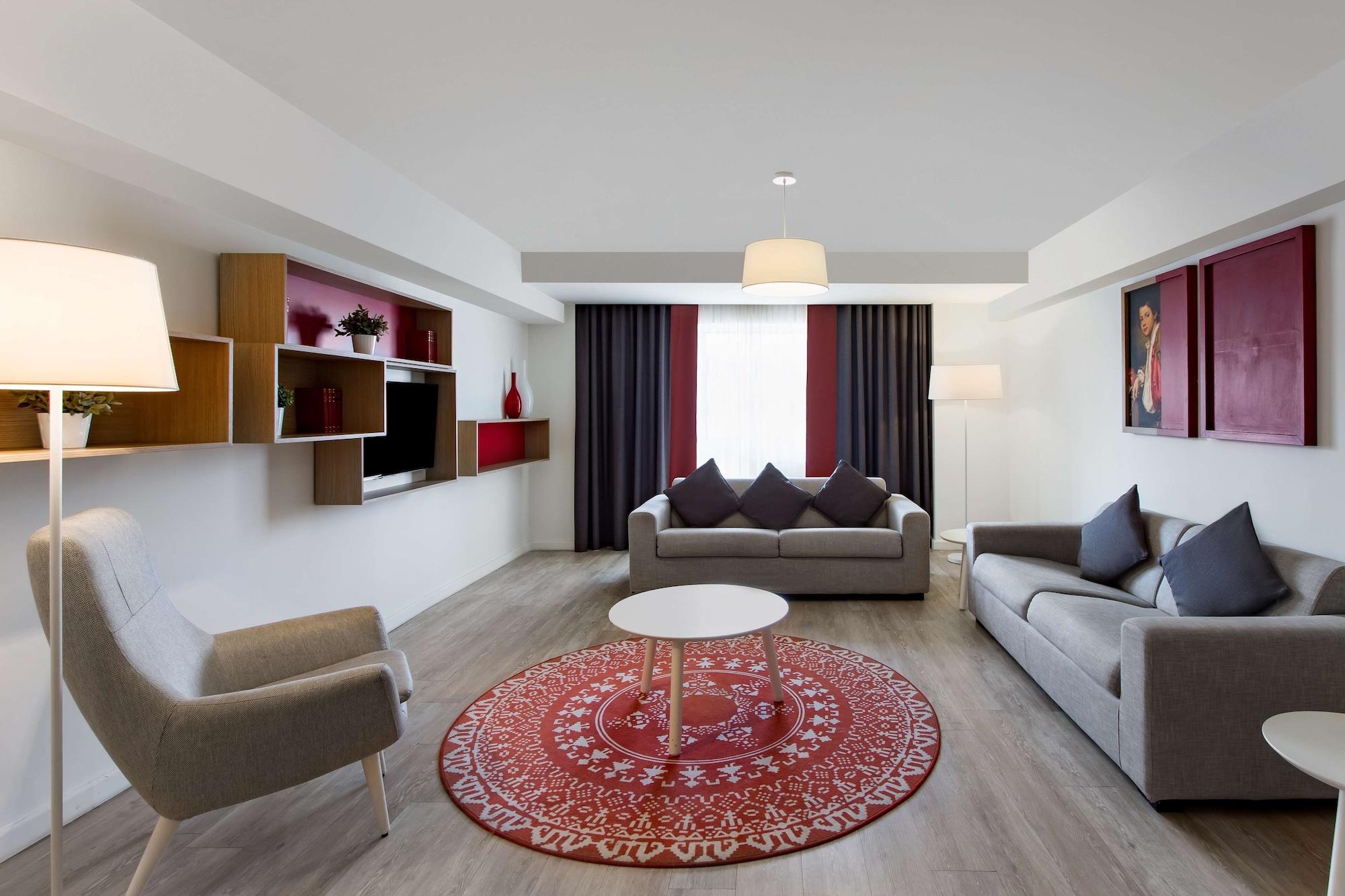 Park Inn By Radisson Bucharest Hotel & Residence Esterno foto