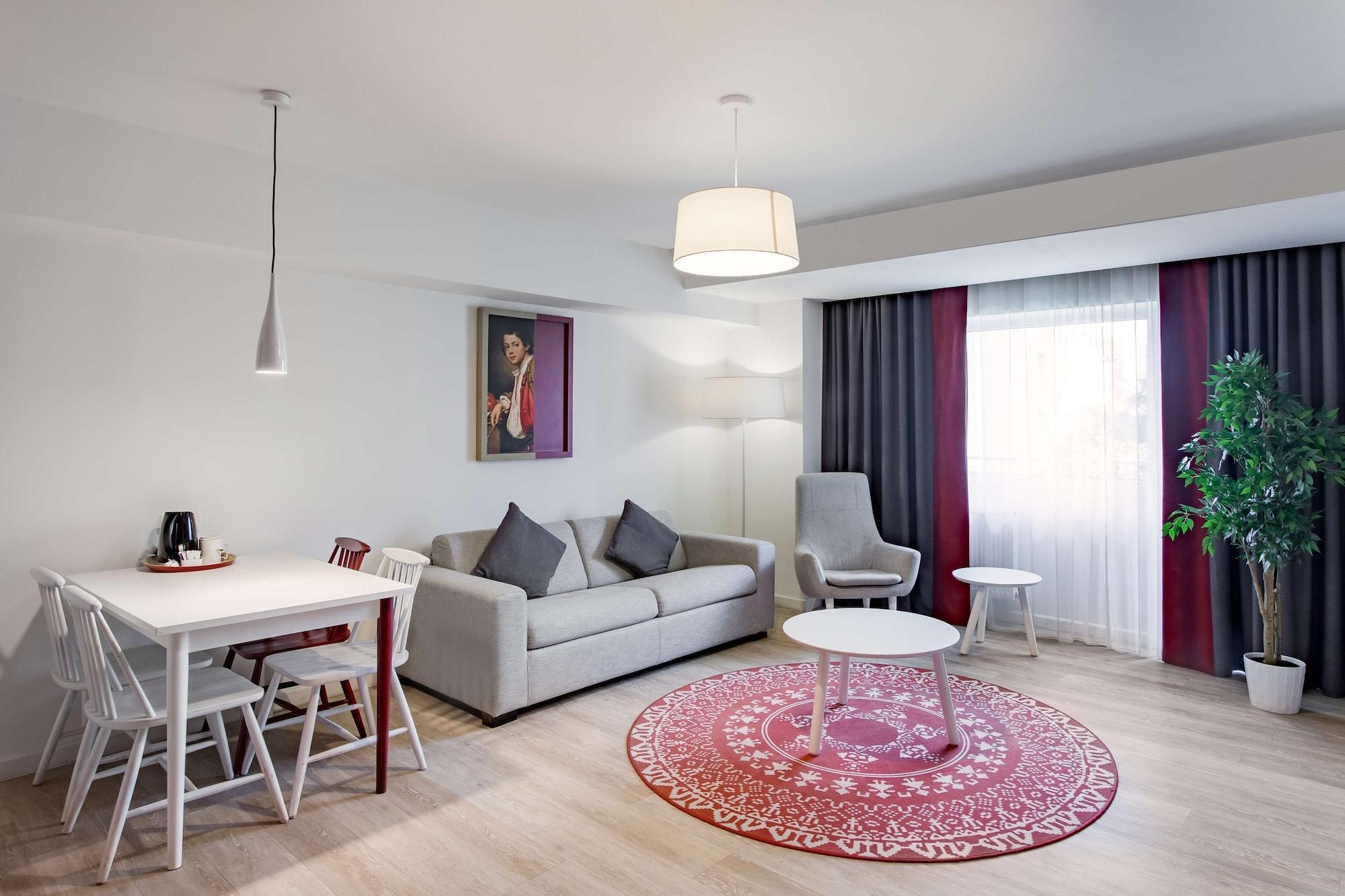 Park Inn By Radisson Bucharest Hotel & Residence Esterno foto