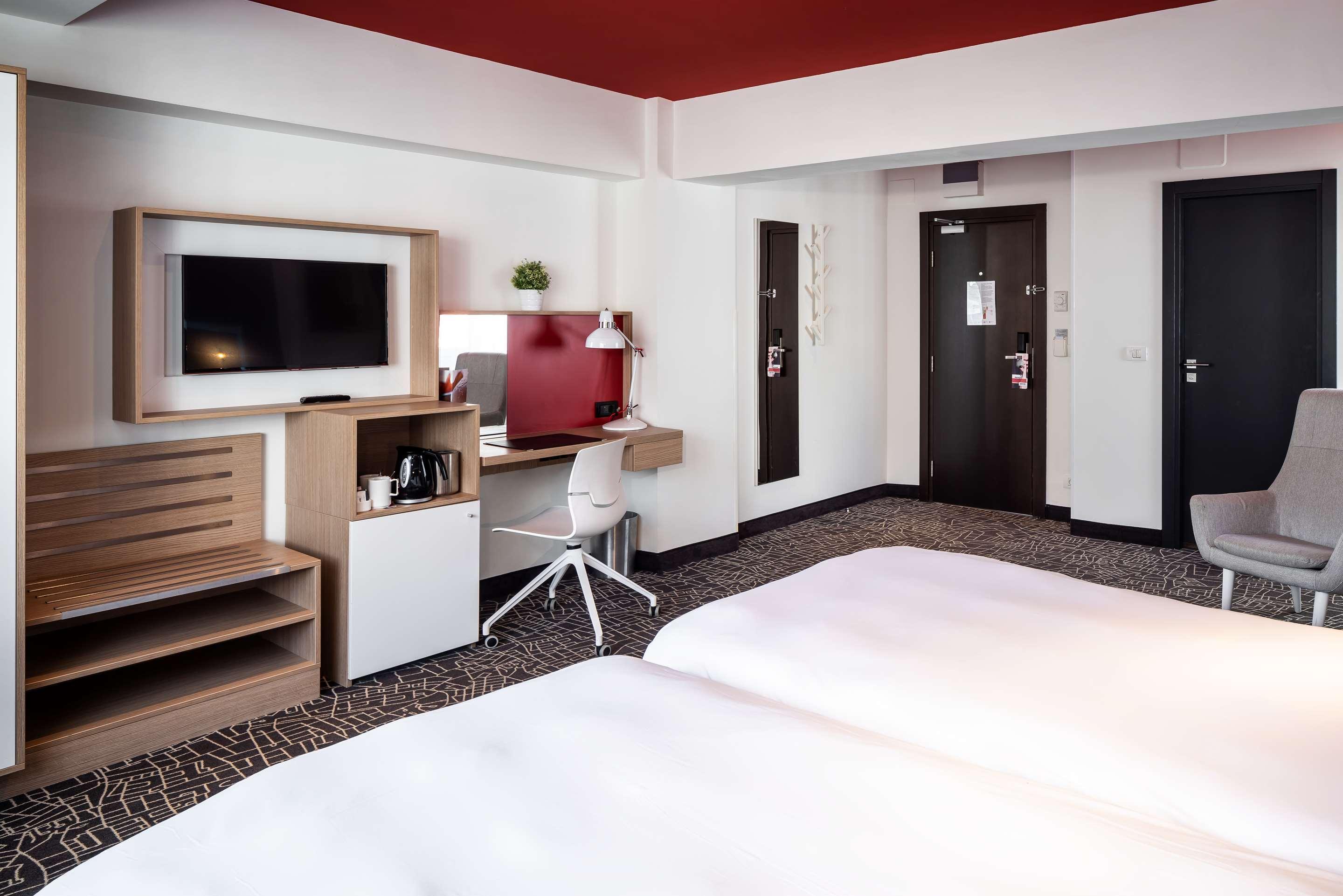 Park Inn By Radisson Bucharest Hotel & Residence Esterno foto