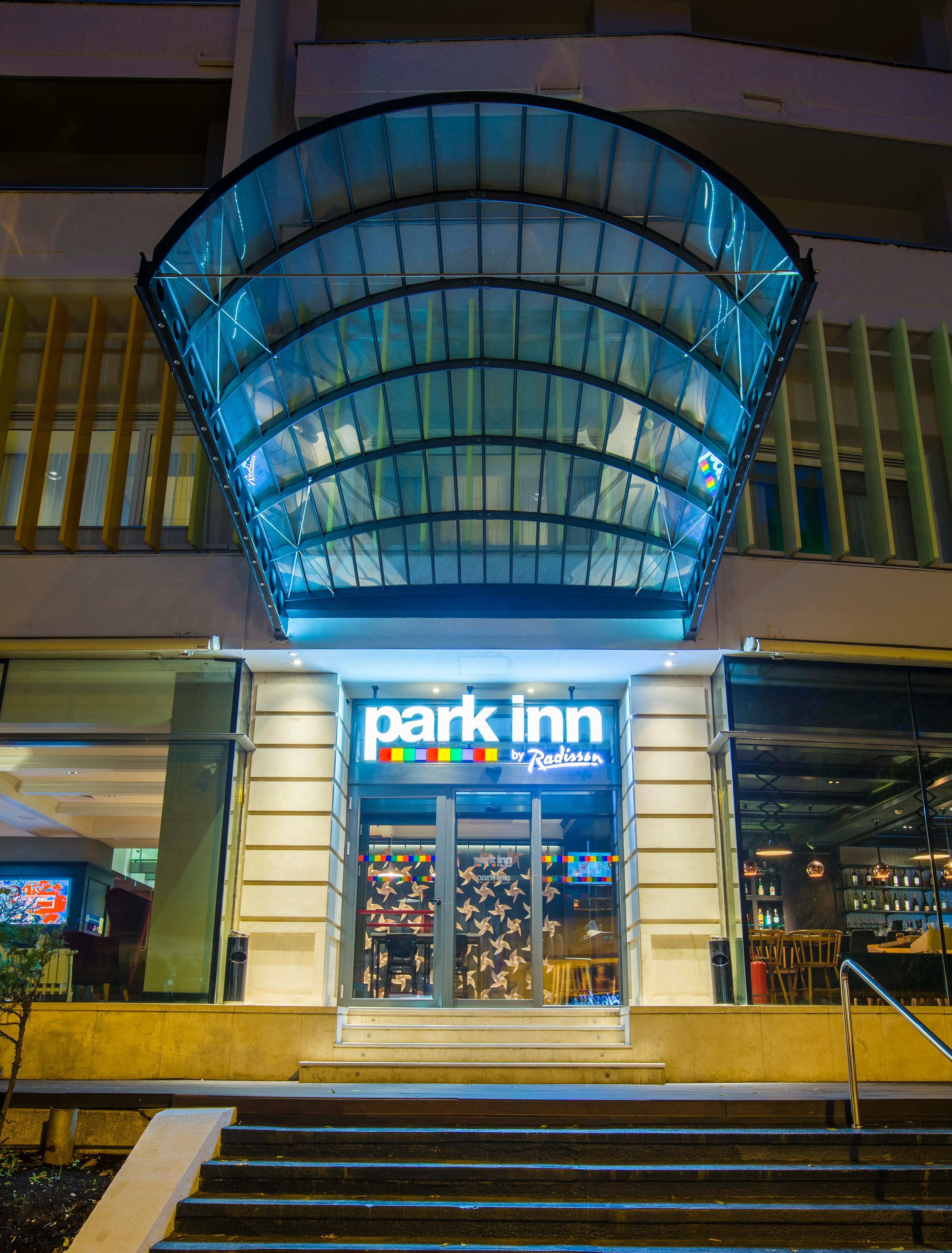 Park Inn By Radisson Bucharest Hotel & Residence Esterno foto