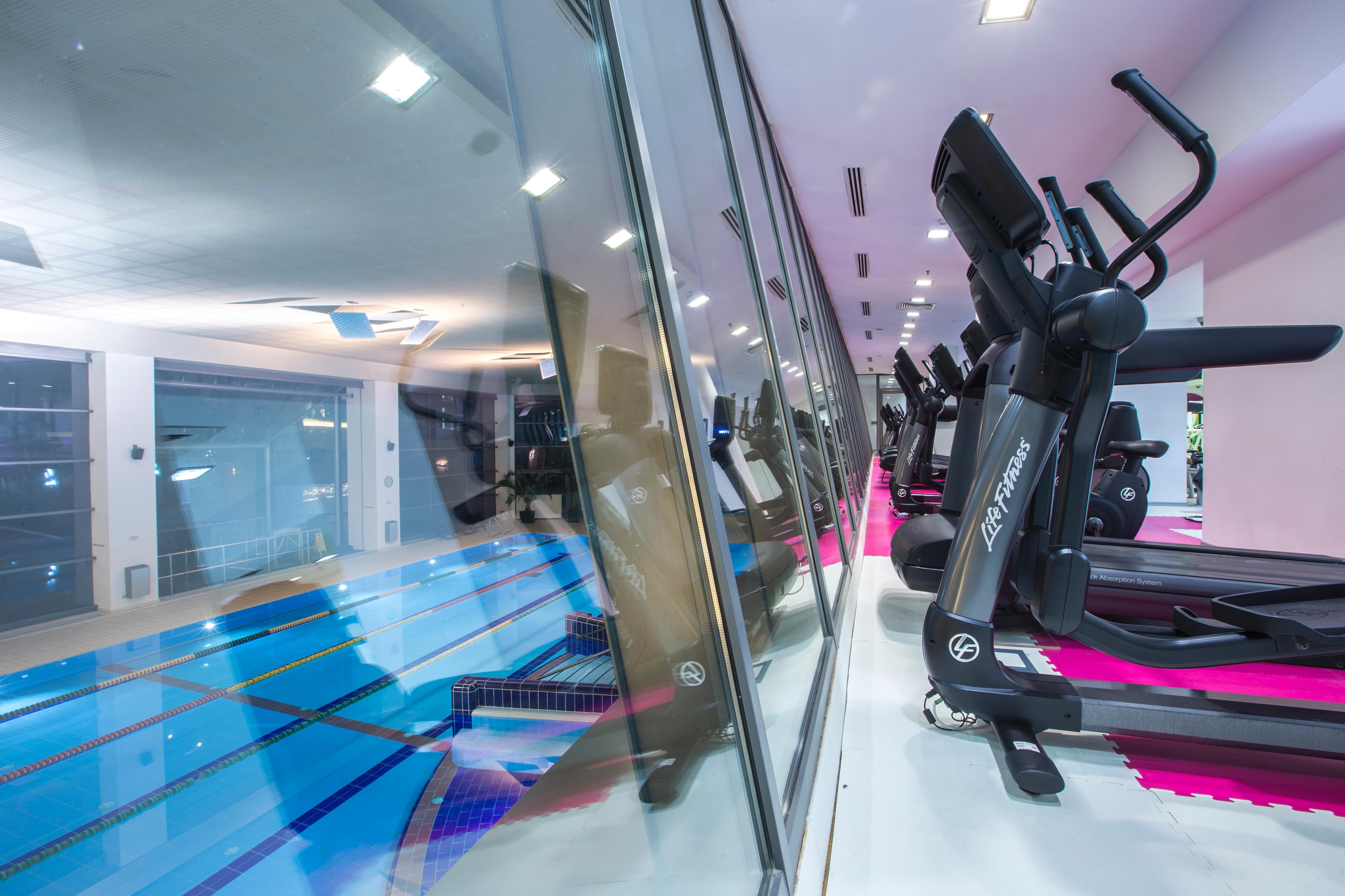 Park Inn By Radisson Bucharest Hotel & Residence Esterno foto