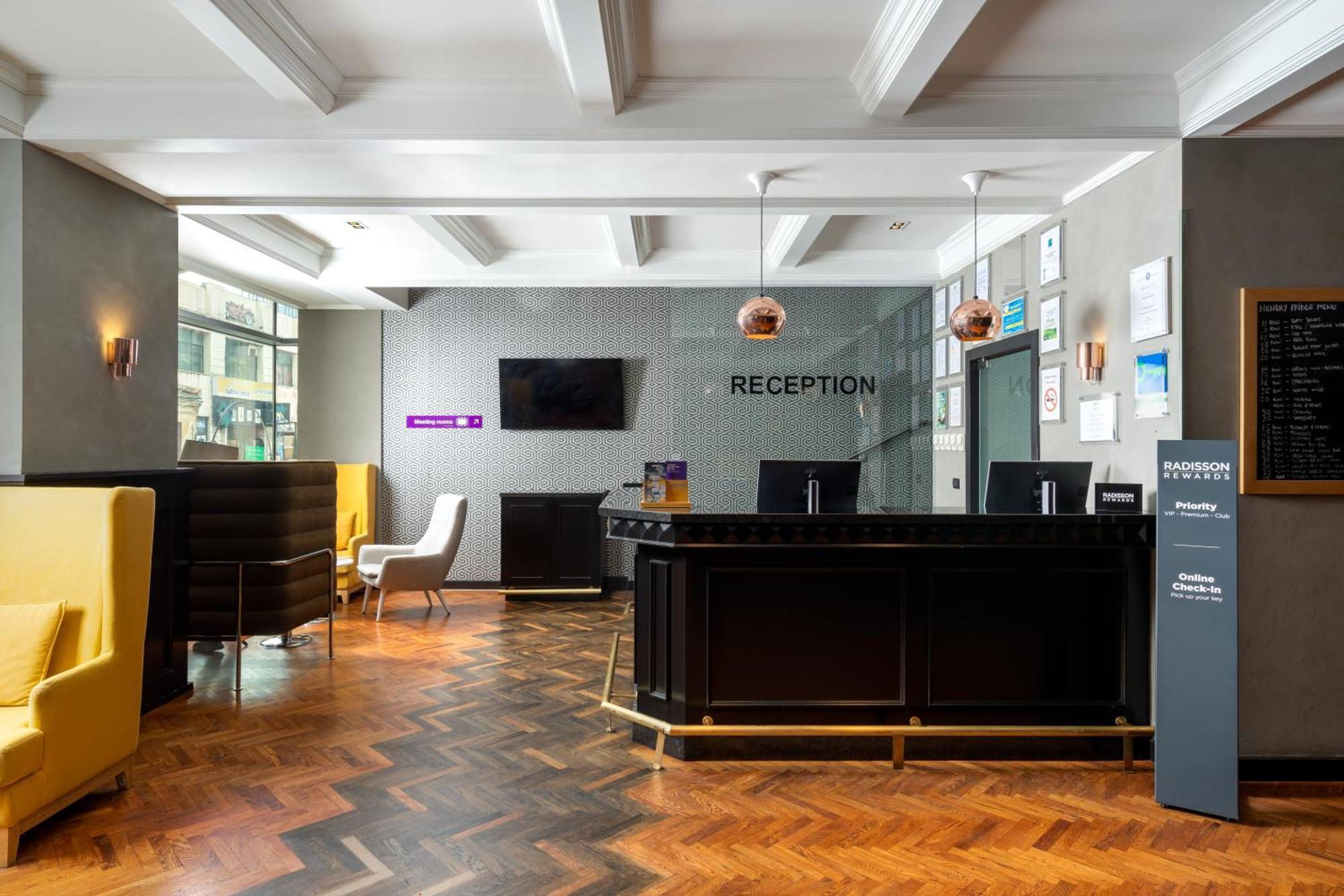 Park Inn By Radisson Bucharest Hotel & Residence Esterno foto