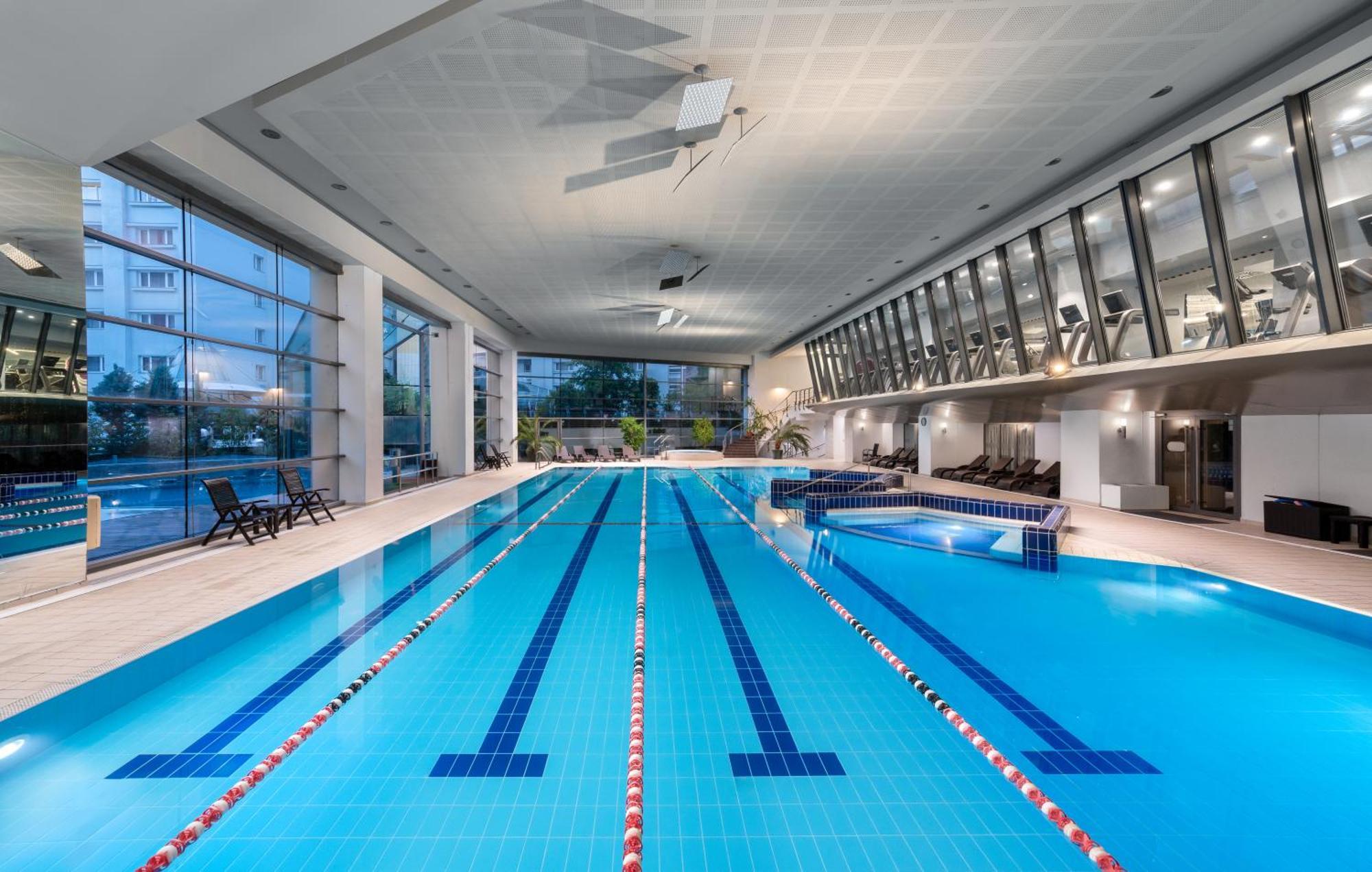 Park Inn By Radisson Bucharest Hotel & Residence Esterno foto