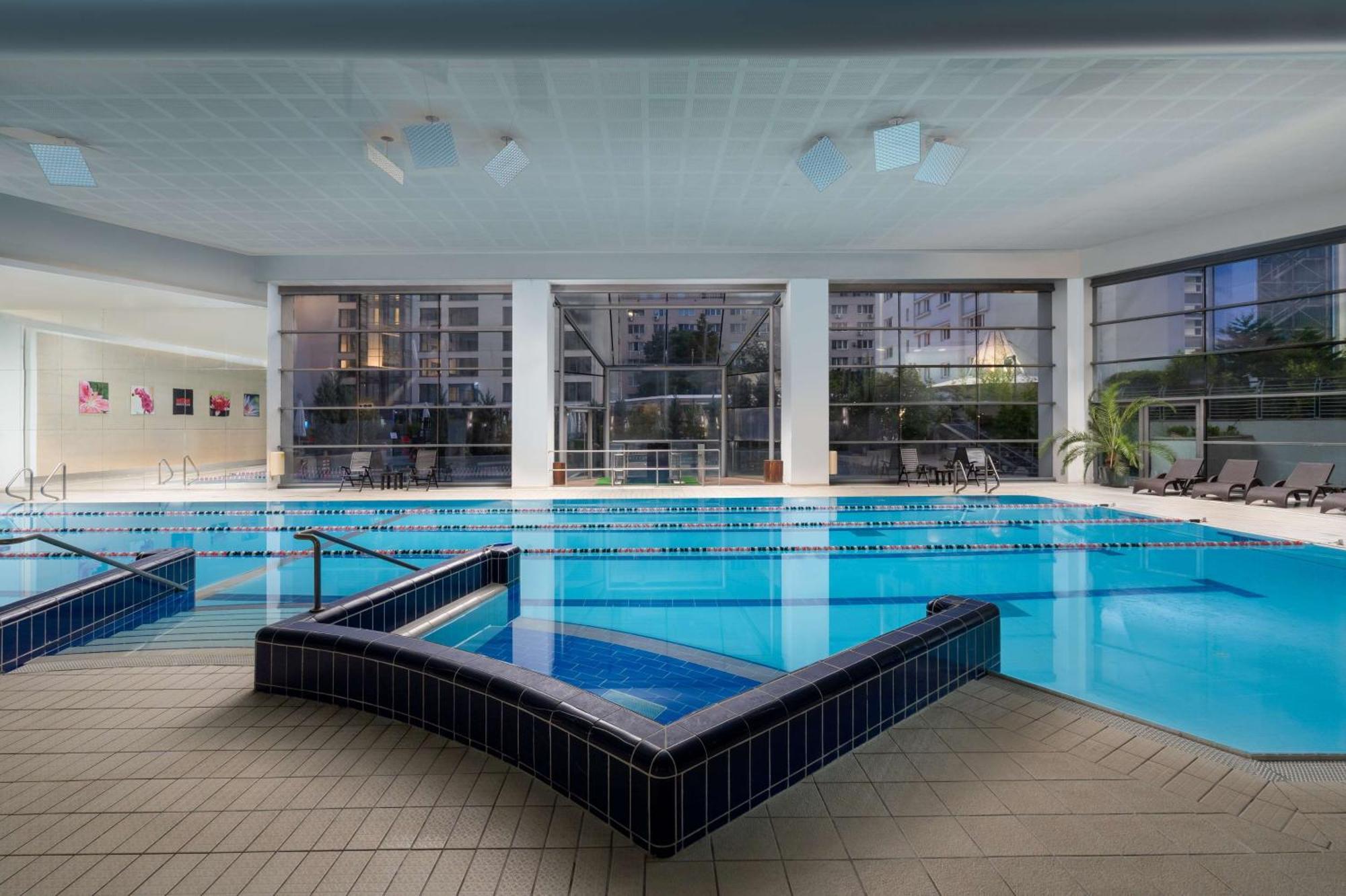 Park Inn By Radisson Bucharest Hotel & Residence Esterno foto
