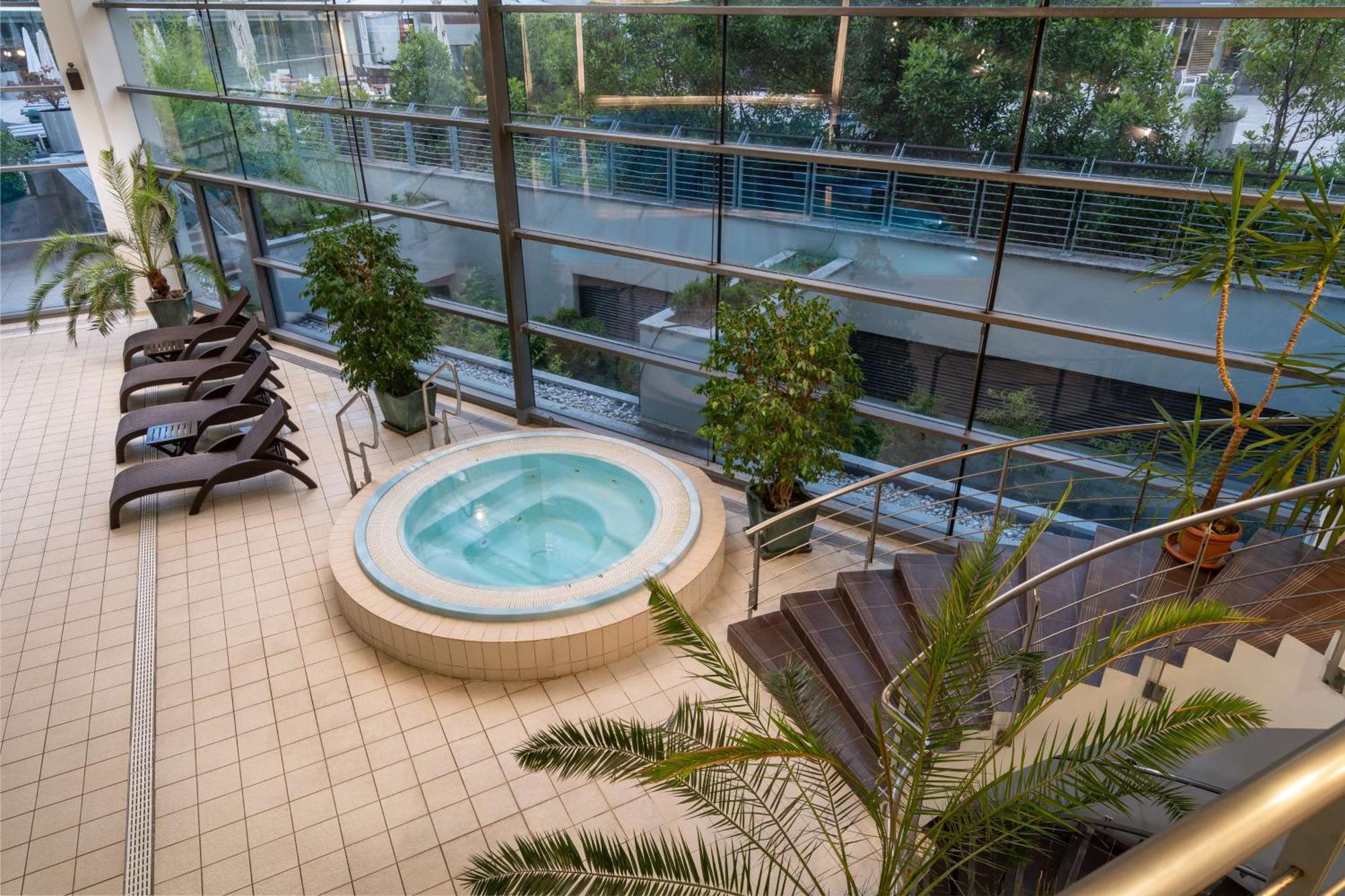 Park Inn By Radisson Bucharest Hotel & Residence Esterno foto