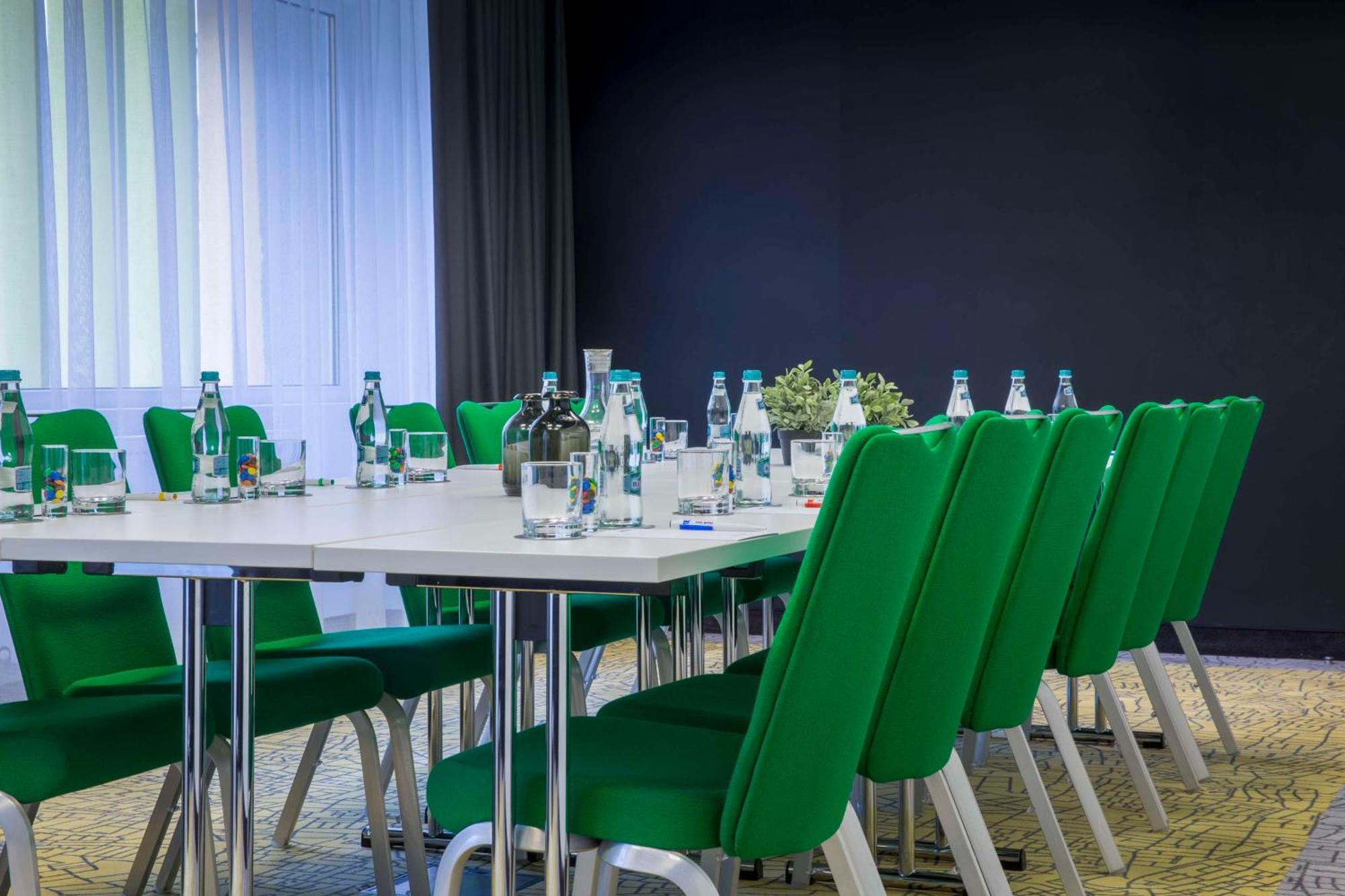 Park Inn By Radisson Bucharest Hotel & Residence Esterno foto