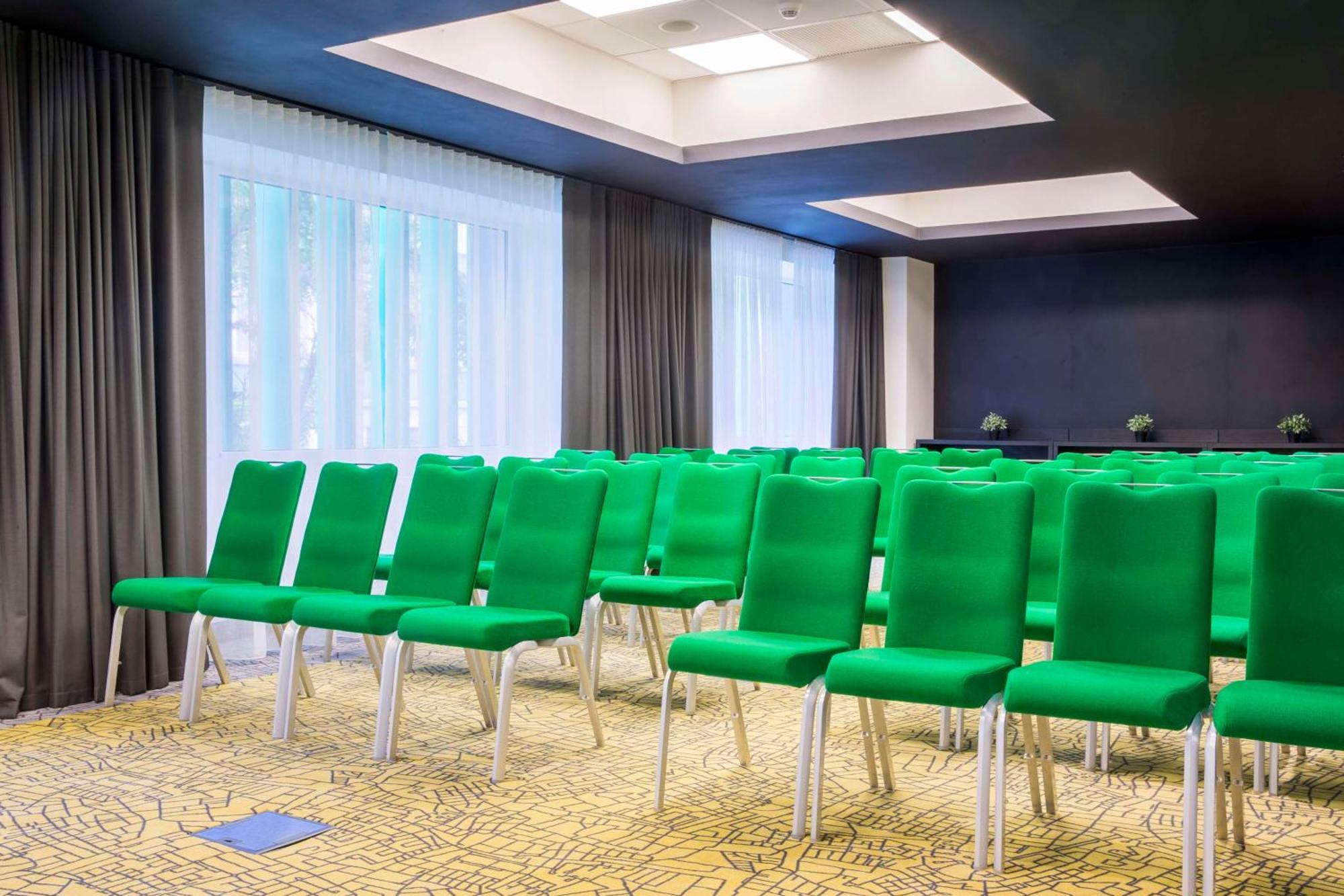 Park Inn By Radisson Bucharest Hotel & Residence Esterno foto
