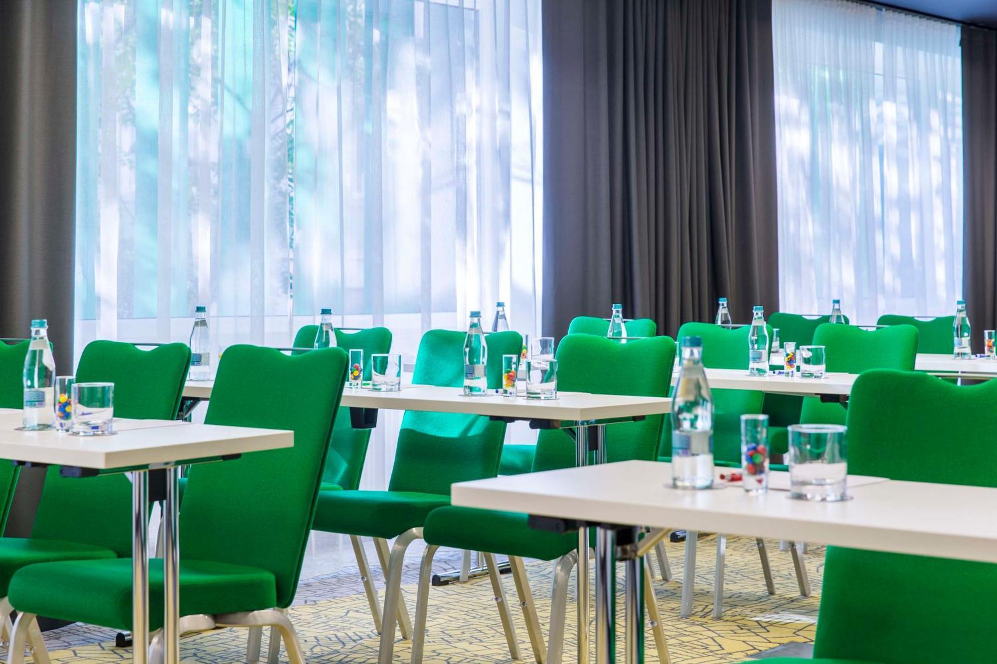 Park Inn By Radisson Bucharest Hotel & Residence Esterno foto