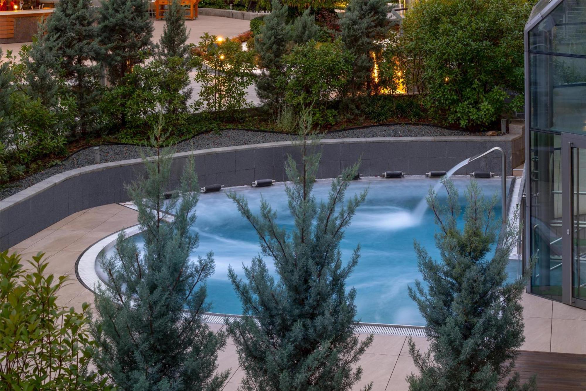 Park Inn By Radisson Bucharest Hotel & Residence Esterno foto